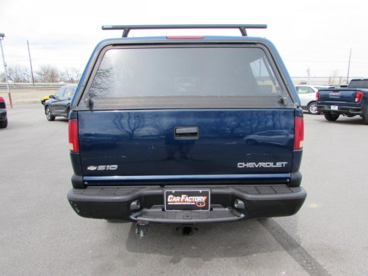 2000 Blue /Gray Chevrolet S10 Pickup LS ZR2 (1GCCT19W0Y8) with an V6 engine, 4 speed automatic transmission, located at 4562 State Avenue, Billings, MT, 59101, (406) 896-9833, 45.769516, -108.526772 - Photo#2